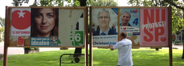 Poster plakken.JPG
